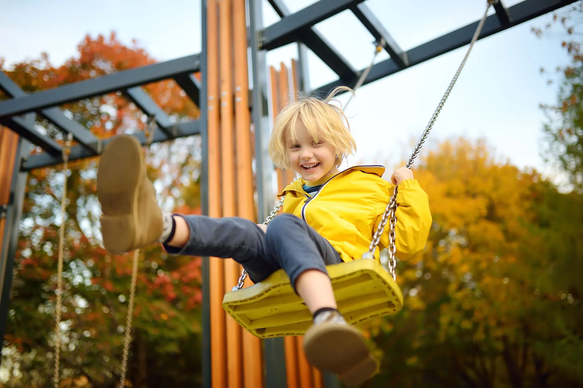 Kinderglück im Herbst - © shutterstock_2028949427_MariaSbytova