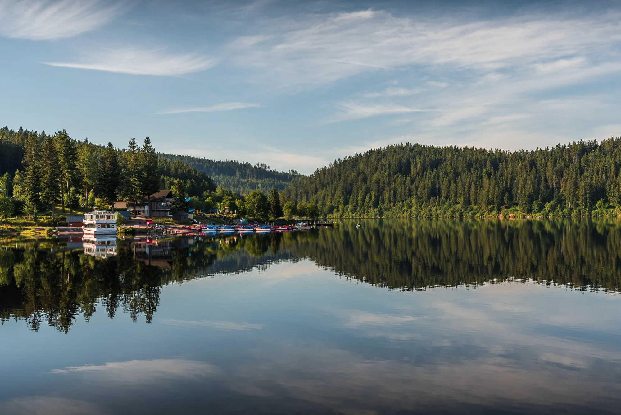 Idyllischer Schluchsee - © ConnyPokorny_stock.adobe.com