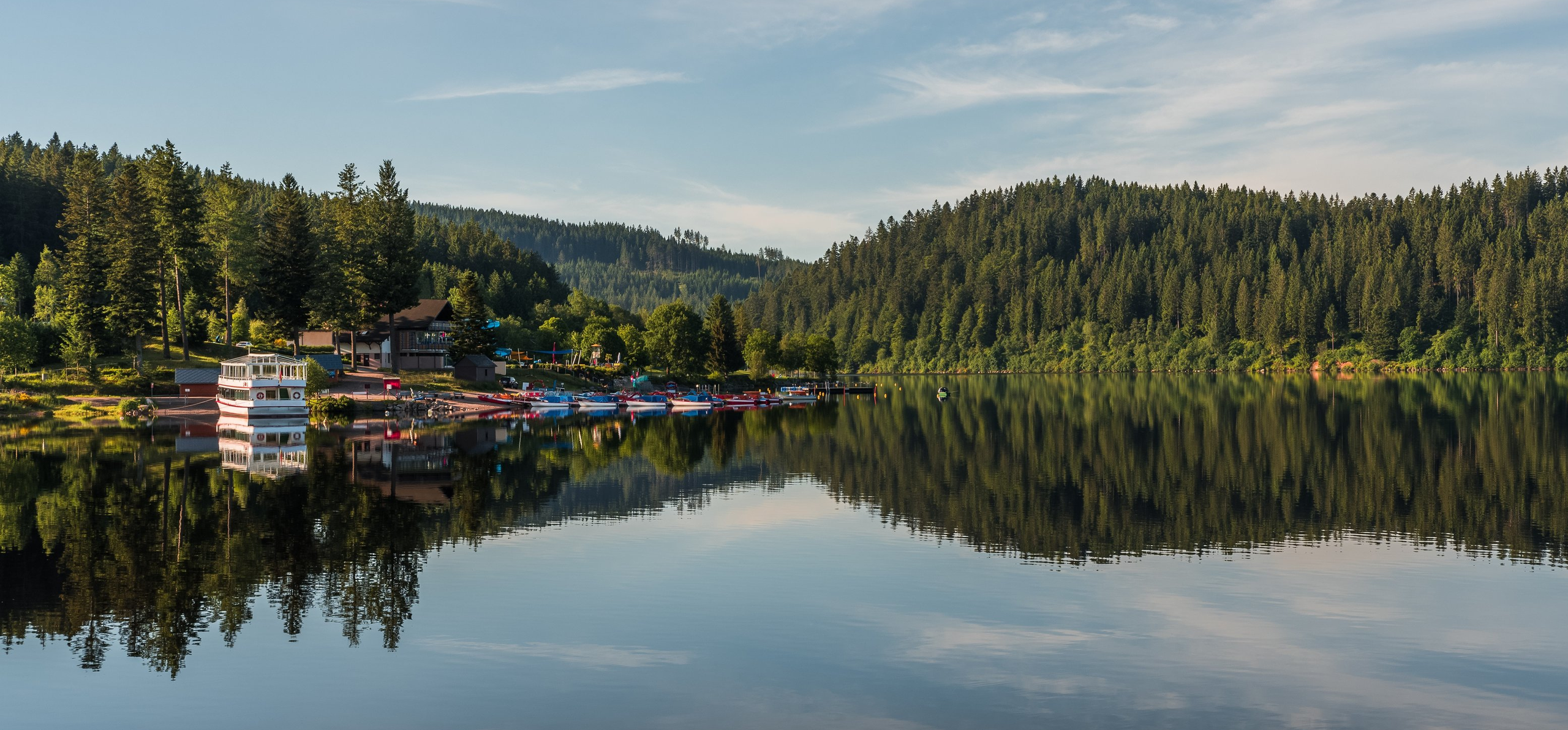 Idyllischer Schluchsee - © ConnyPokorny_stock.adobe.com