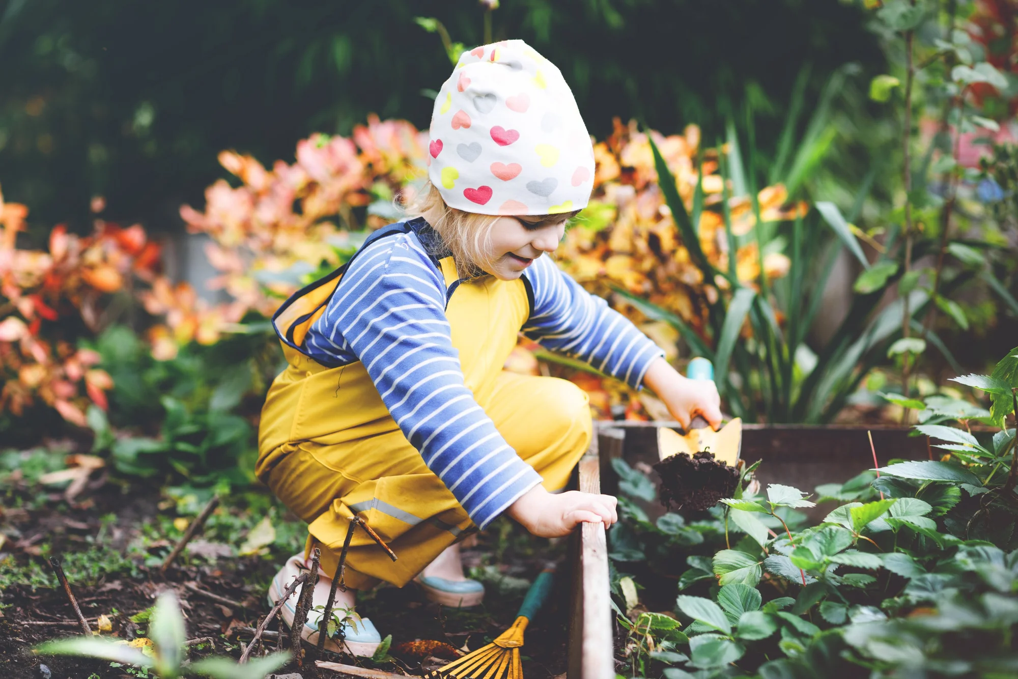 Kleine Helfer ganz groß! Auf dem Bauernhof ist das möglich! - © IrinaSchmidt_AdobeStock
